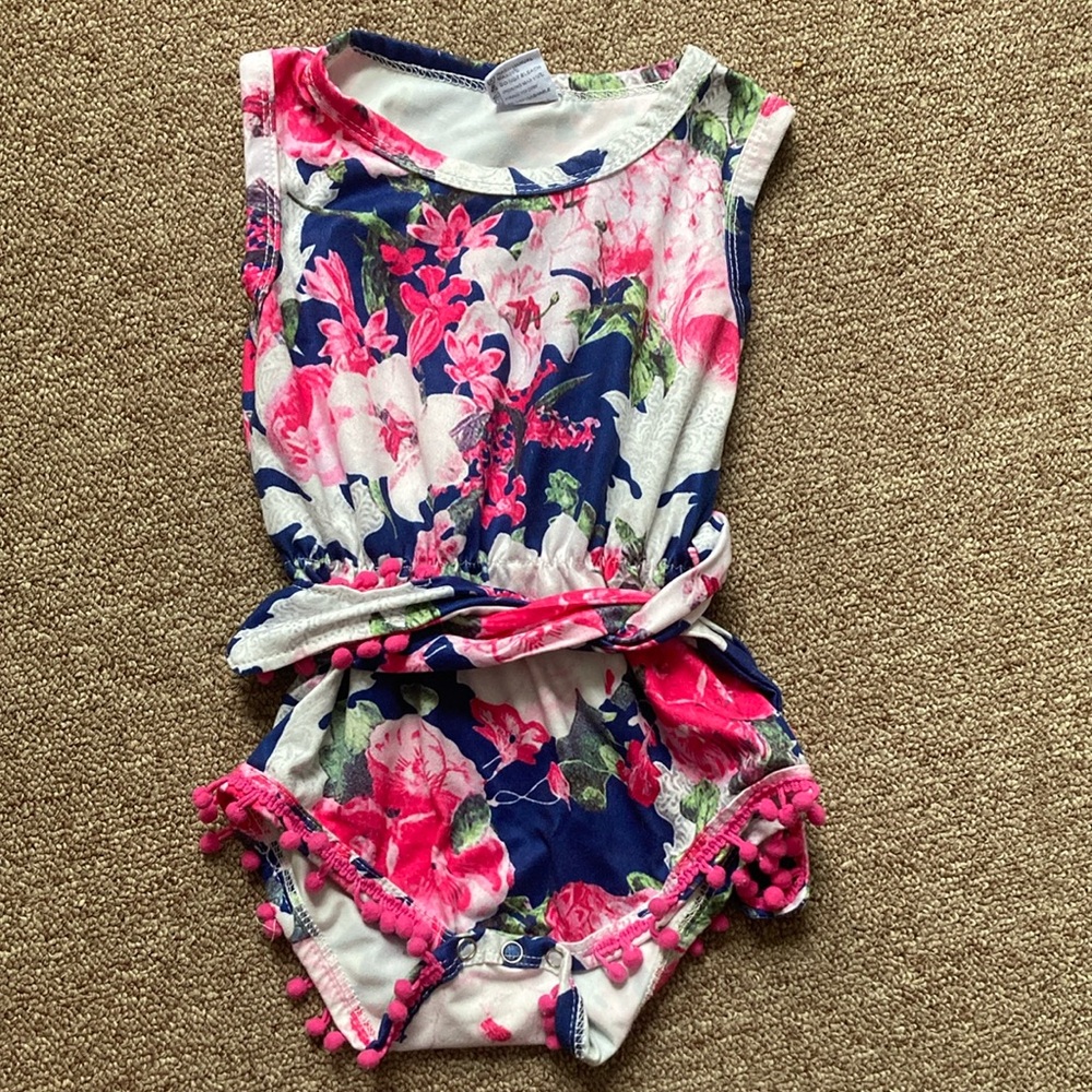 ❤️Floral Baby onesie with Pink Accents - Picture 1 of 6
